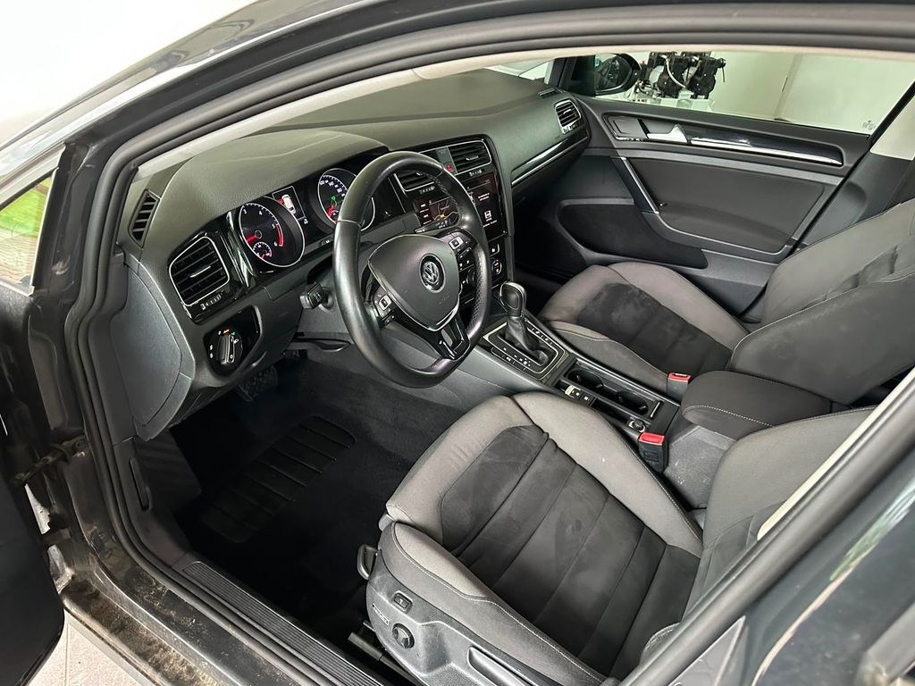 نمای دیگر فولکس واگن گلف 2.0 TDI DSG هایلاین واریانت هایلاین