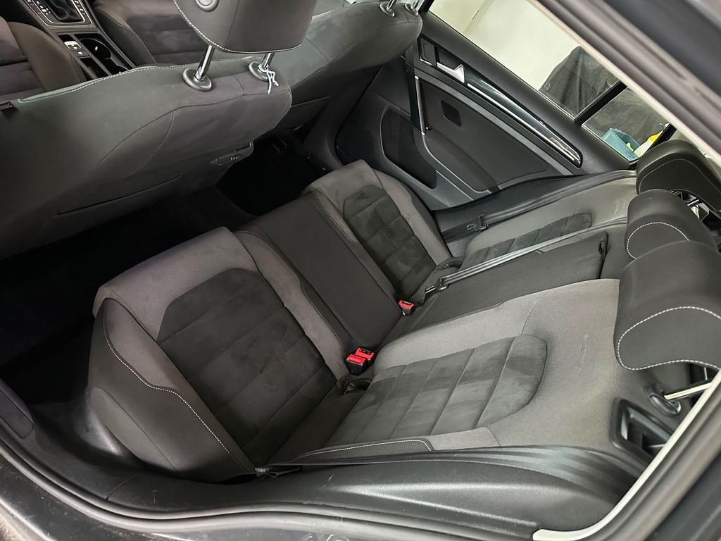 نمای دیگر فولکس واگن گلف 2.0 TDI DSG هایلاین واریانت هایلاین