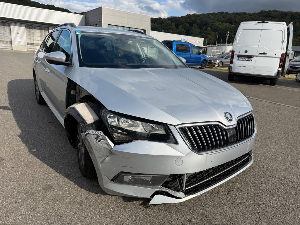 نمای دیگر Skoda Superb Combi Greenline