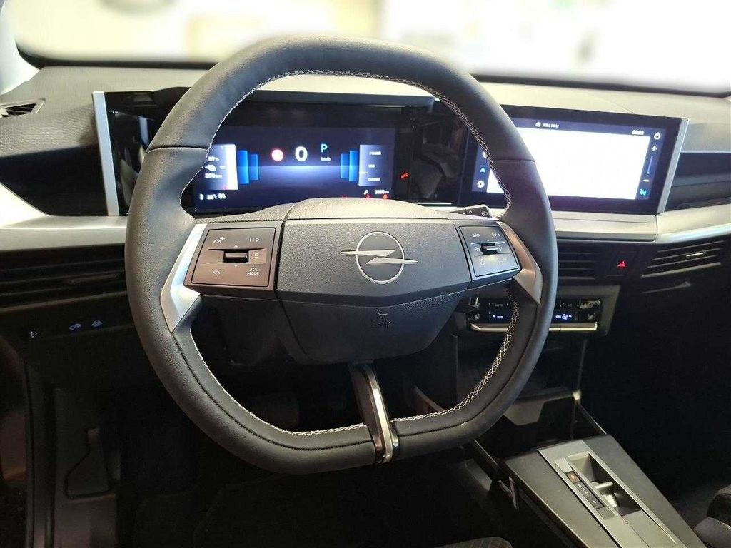 نمای دیگر اوپل فرونترا الکترو فرونترا-e GS