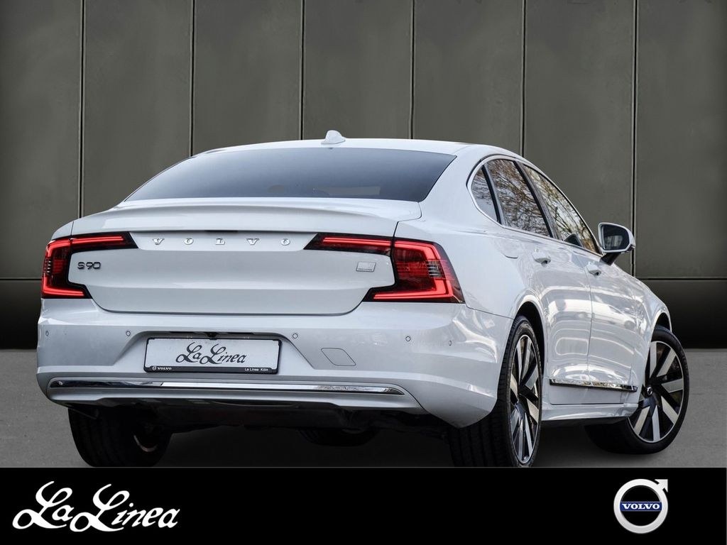 نمای دیگر ولوو S90 T8 ریچارج AWD آلتیمیت برایت NP:90.220,-/