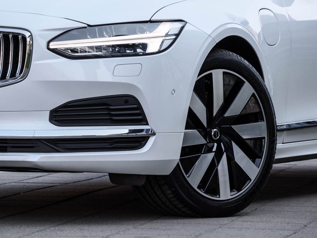 نمای دیگر ولوو S90 T8 ریچارج AWD آلتیمیت برایت NP:90.220,-/