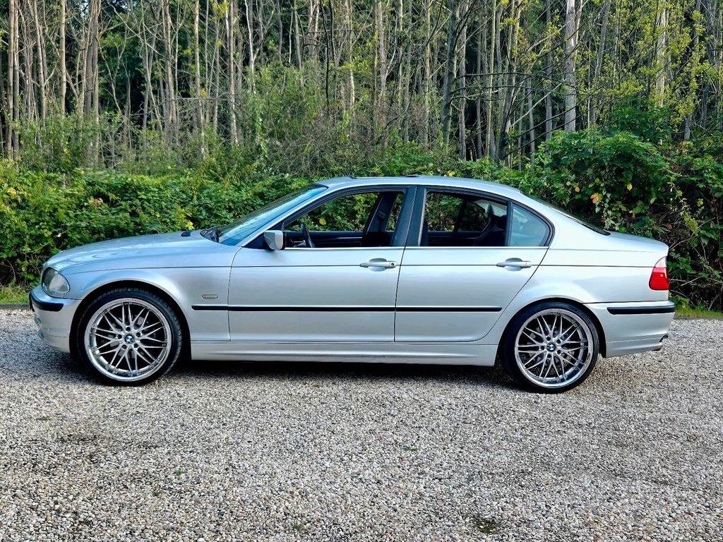 نمای دیگر بی ام و E46 320 i , 6 سیلندر , LPG سیستم گاز...