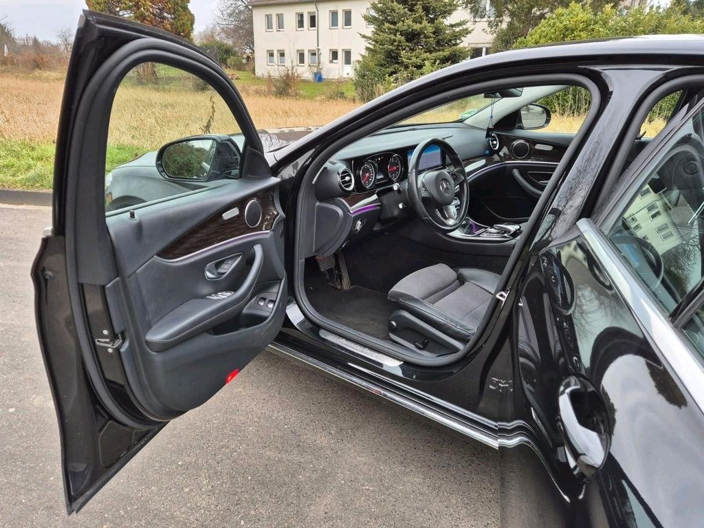 نمای دیگر مرسدس بنز مرسدس بنز E220d w213