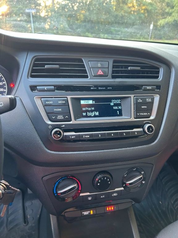 نمای دیگر هیوندای i20