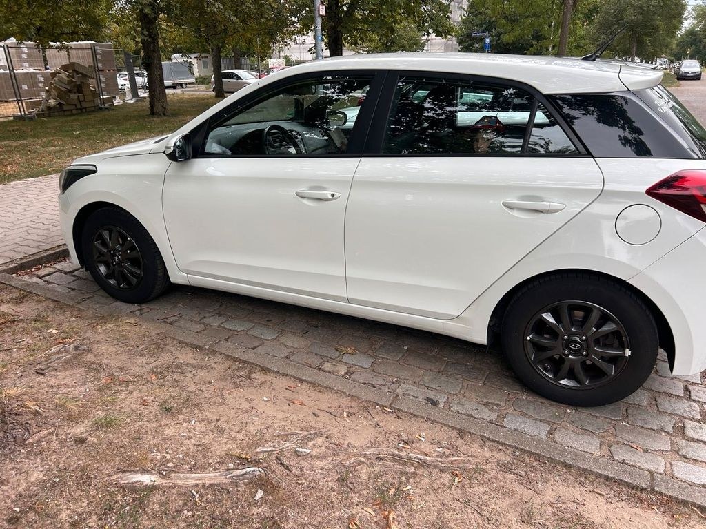 نمای دیگر هیوندای i20