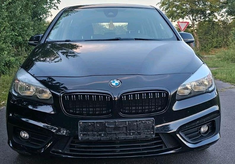 نمای دیگر بی ام و 218d گرن تورر 7 نفره
