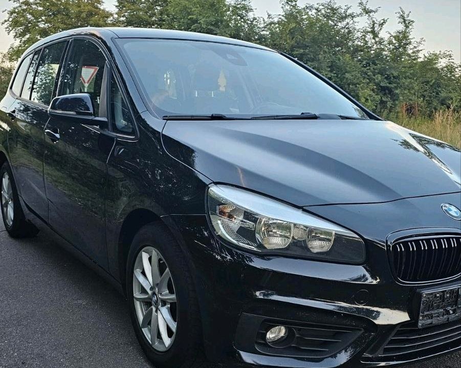 نمای دیگر بی ام و 218d گرن تورر 7 نفره