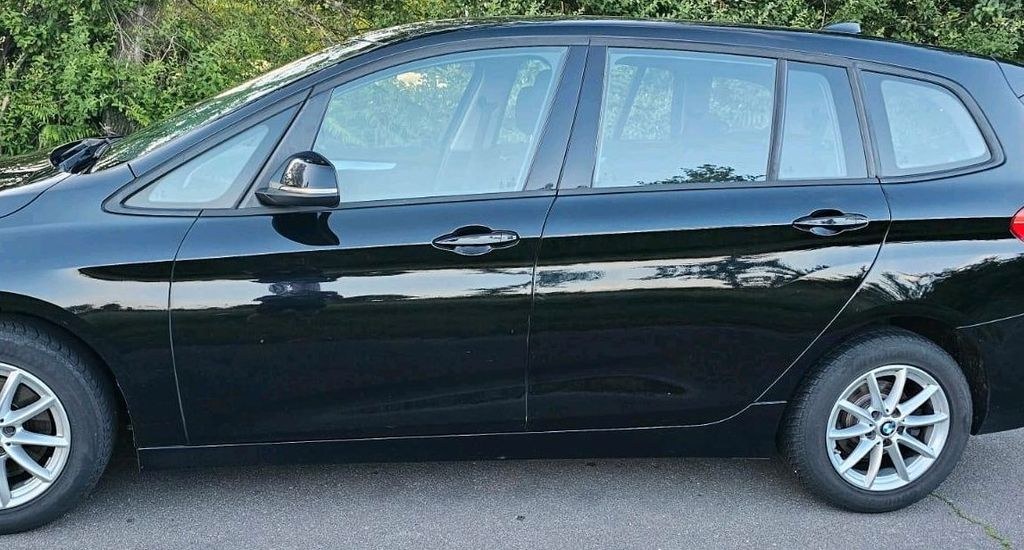 نمای دیگر بی ام و 218d گرن تورر 7 نفره