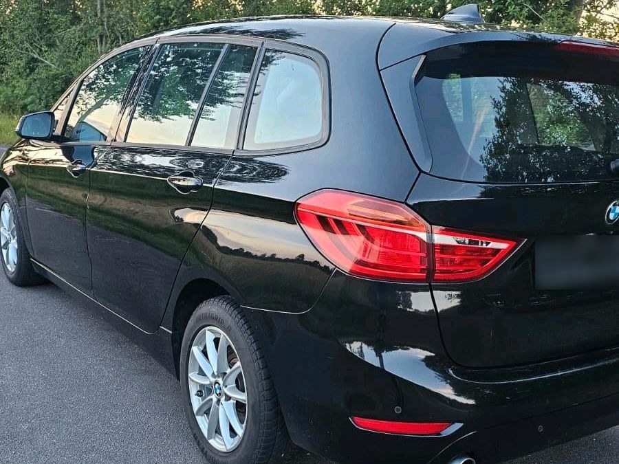 نمای دیگر بی ام و 218d گرن تورر 7 نفره