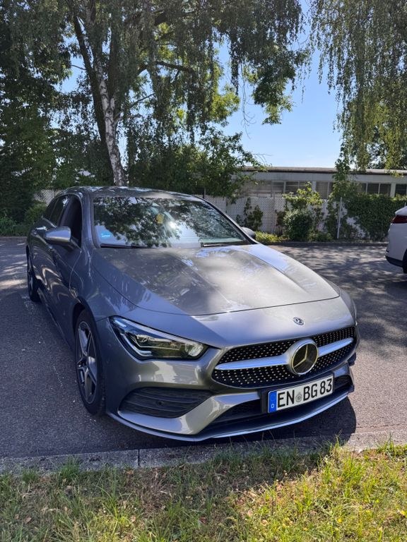 نمای دیگر مرسدس بنز CLA 220 شوتینگ بریک *AMG-لاین*