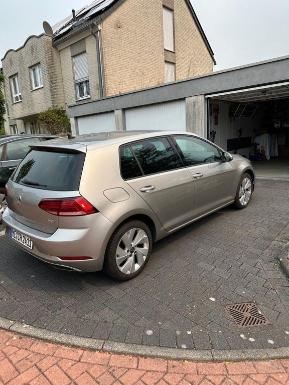 نمای دیگر فولکس واگن گلف 1.4 TSI 92kW هایلاین هایلاین