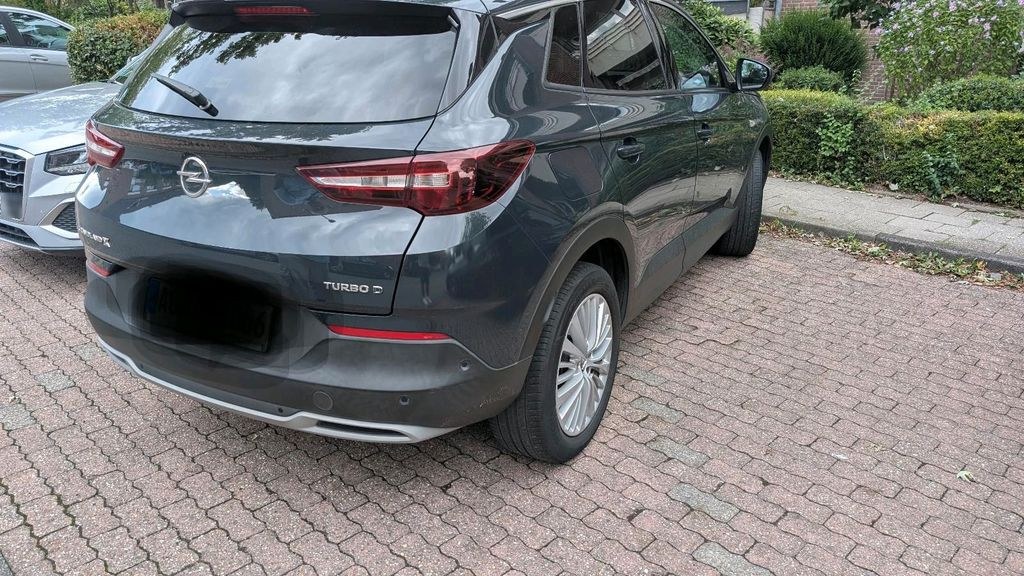نمای دیگر اوپل گرندلند ایکس 1.5 دیزل 96 kW