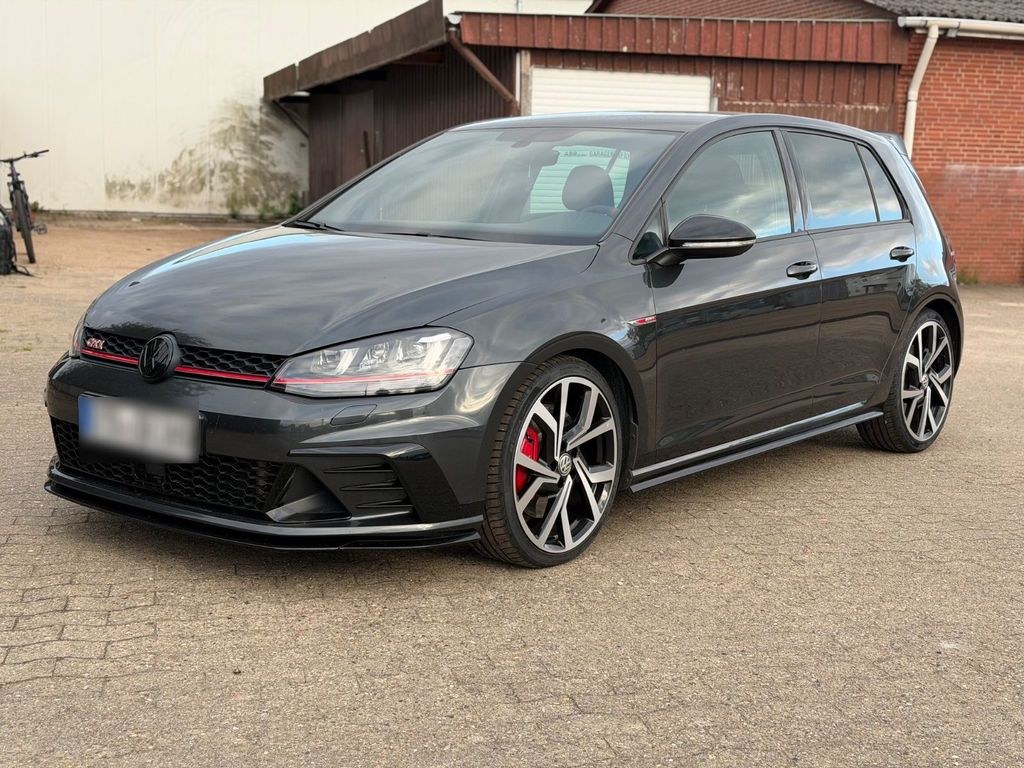 نمای دیگر فولکس واگن VW گلف 7 GTI کلاب اسپورت