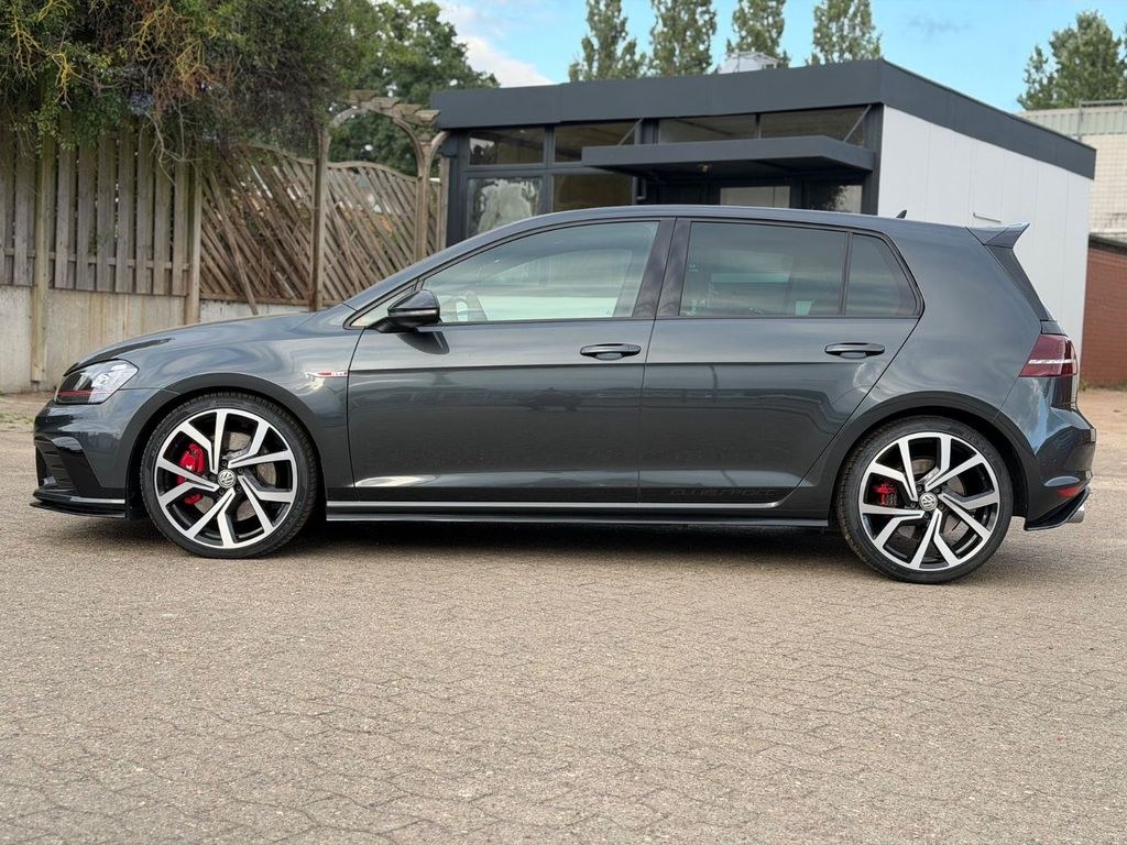 نمای دیگر فولکس واگن VW گلف 7 GTI کلاب اسپورت