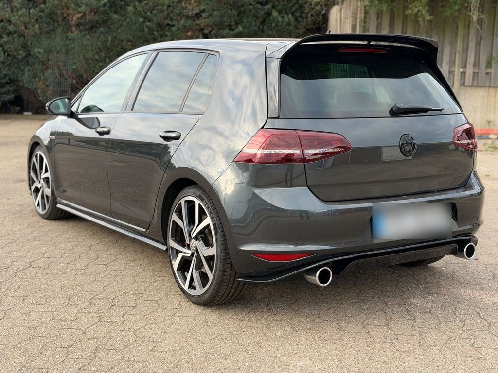 نمای دیگر فولکس واگن VW گلف 7 GTI کلاب اسپورت