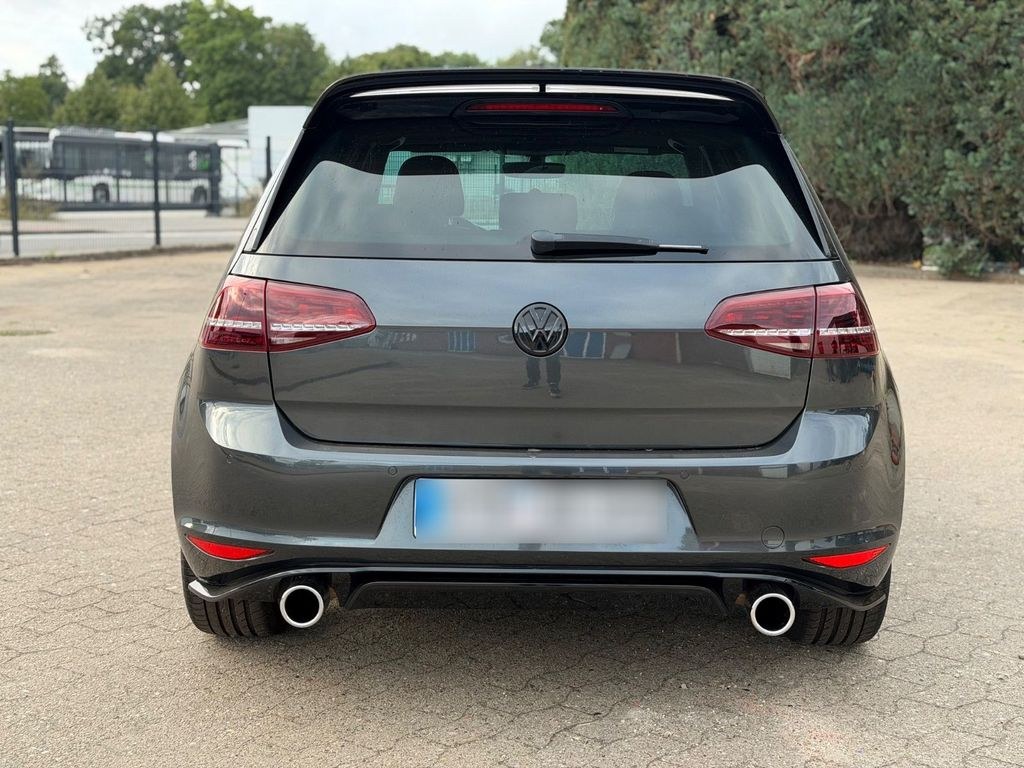 نمای دیگر فولکس واگن VW گلف 7 GTI کلاب اسپورت