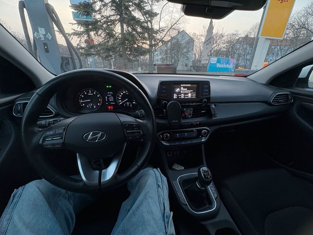 نمای دیگر هیوندای i30 فستبک