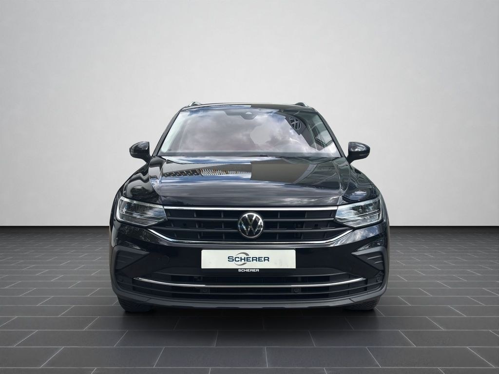 نمای دیگر فولکس واگن Tiguan 2.0 TDI Active NAVI AHK APP RearView 18"