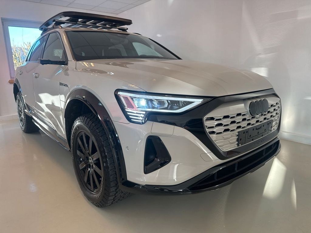 آئودی Q8 e-tron 55 کواترو ادیشن داکار