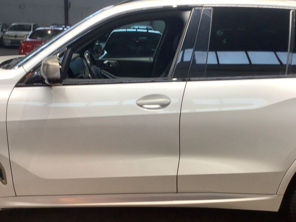 نمای دیگر بی ام و X5 M50d