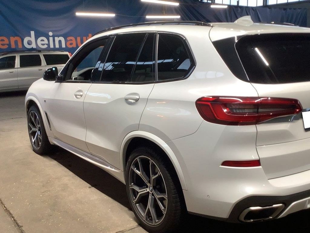 نمای دیگر بی ام و X5 M50d
