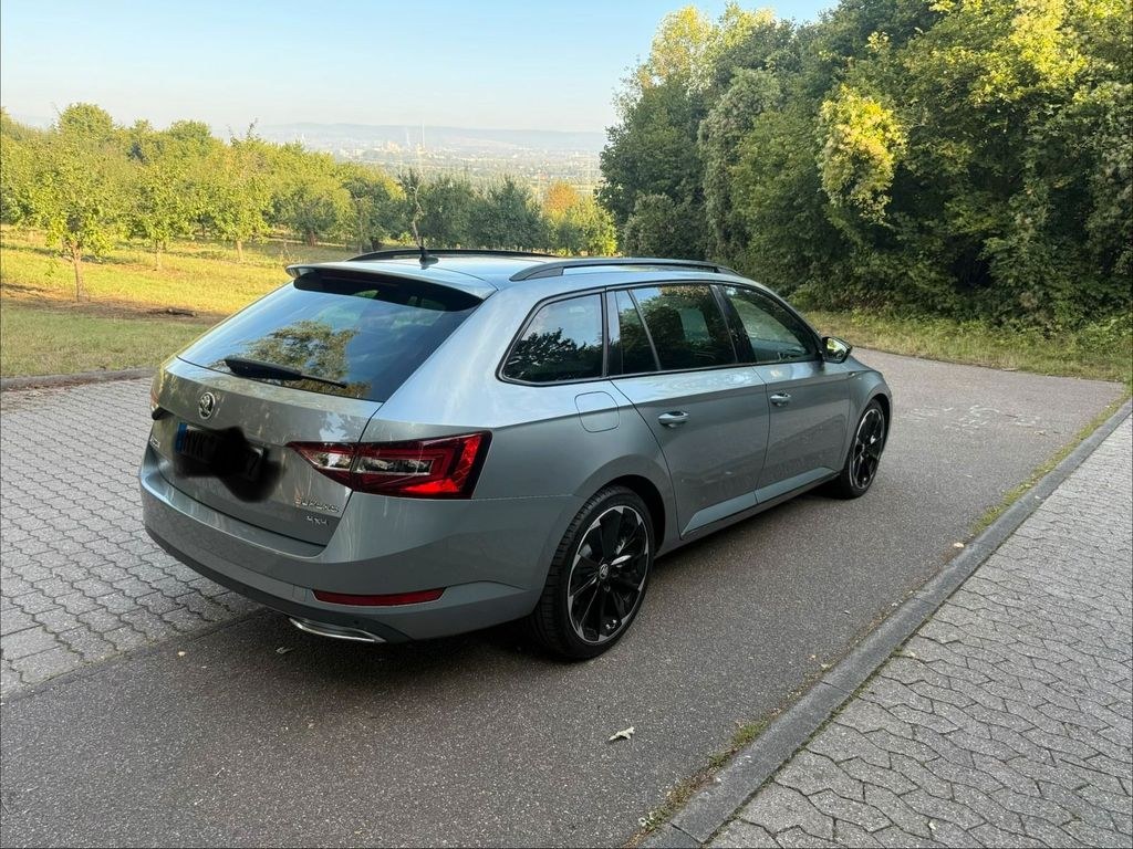 نمای دیگر اشکودا سوپرب اسپورتلاین 2.0 TDI 4x4 گرمکن کمکی...