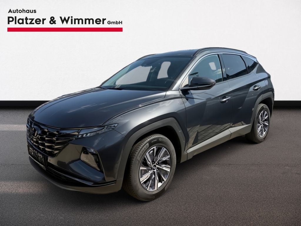 نمای دیگر هیوندای توسان ترند هیبرید 2WD ناوی داشبورد دیجیتال L