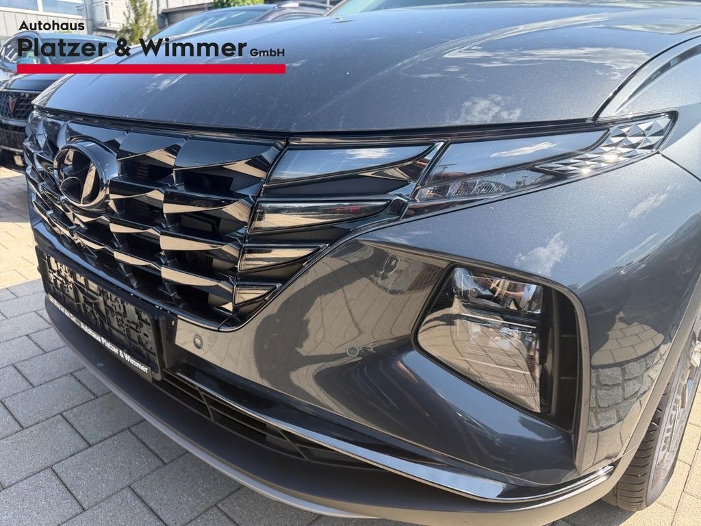 نمای دیگر هیوندای توسان ترند هیبرید 2WD ناوی داشبورد دیجیتال L