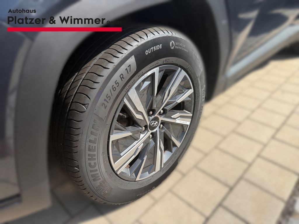 نمای دیگر هیوندای توسان ترند هیبرید 2WD ناوی داشبورد دیجیتال L