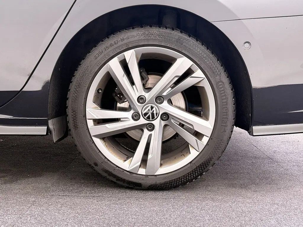 نمای دیگر فولکس واگن گلف 1.5 TSI آر-لاین | فقط نمایندگی