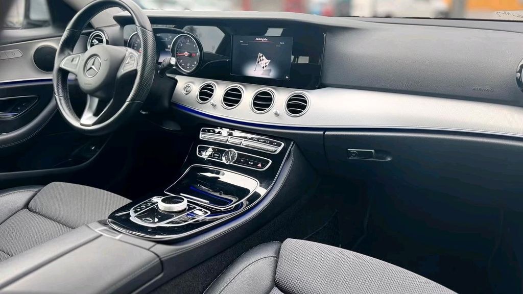 نمای دیگر مرسدس بنز E250