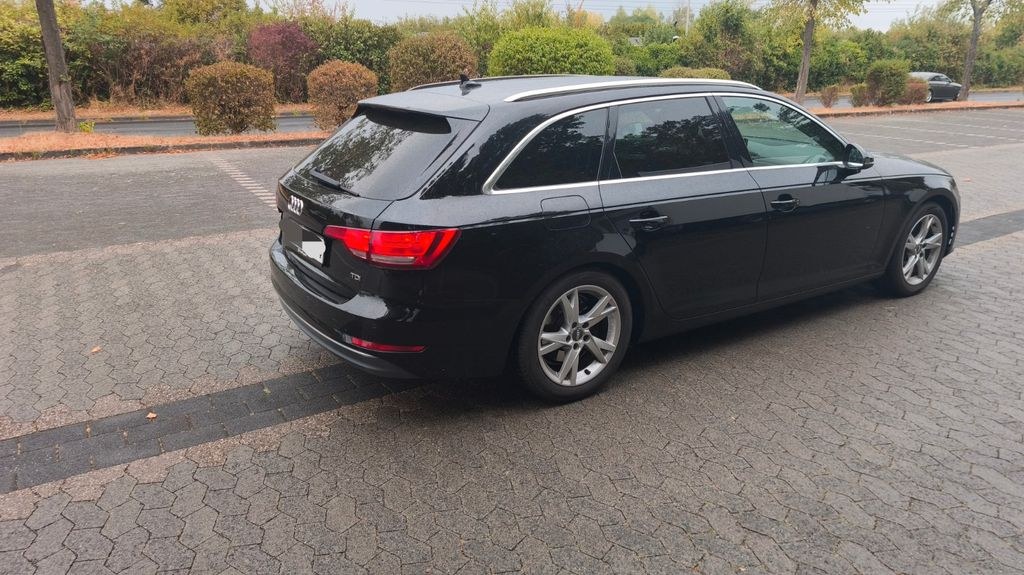 نمای دیگر آئودی A4 2.0 TDI S tronic اسپورت آوانت اسپورت