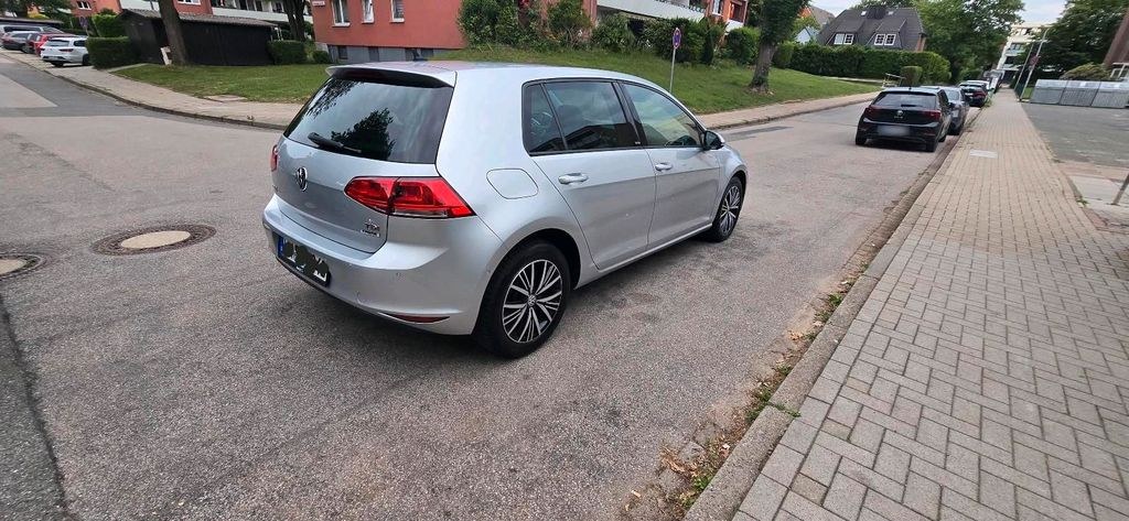 نمای دیگر فولکس واگن گلف VII TDI وضعیت عالی