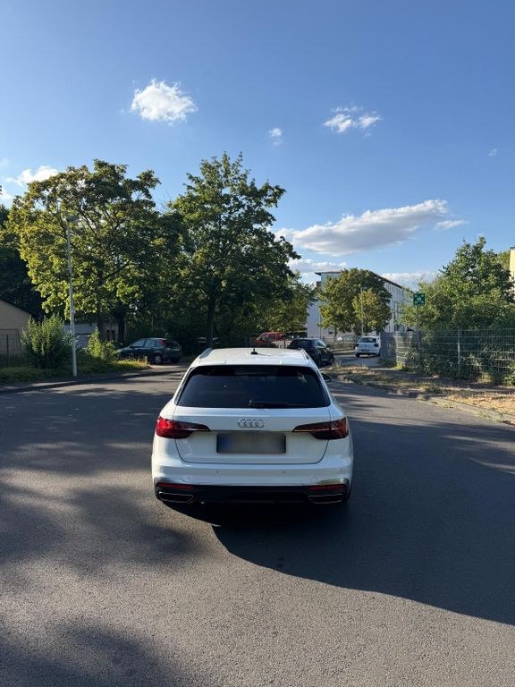 نمای دیگر آئودی A4 Avant 2.0 TDI Quattro Automatik