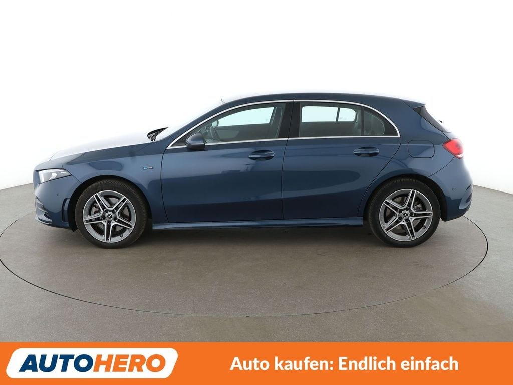 نمای دیگر مرسدس بنز A 250e AMG Line اتوماتیک*NAVI*VC*TEMPO*CAM*PDC*SHZ*