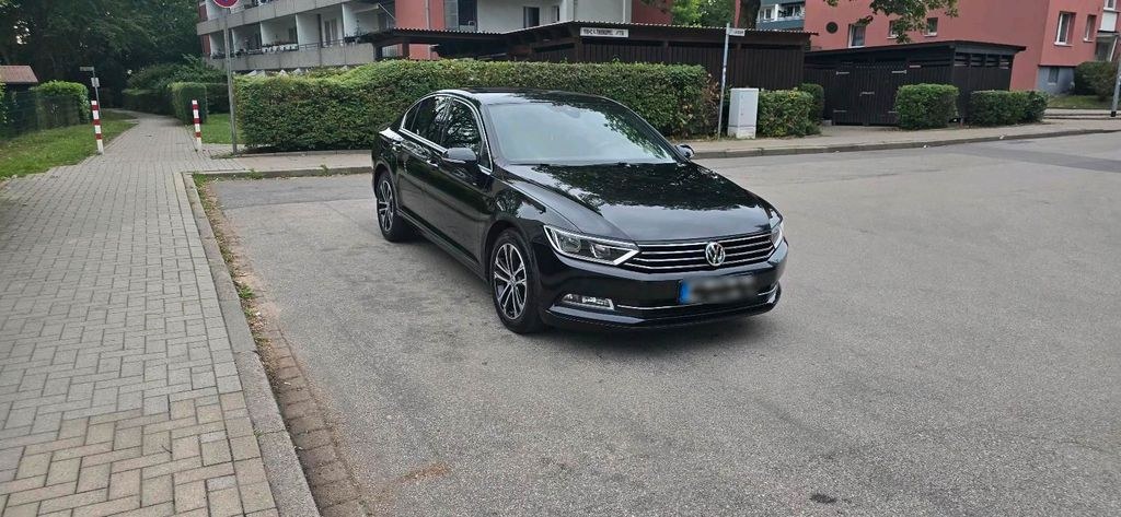 فولکس واگن پاسات b8 2.0 TDI وضعیت عالی