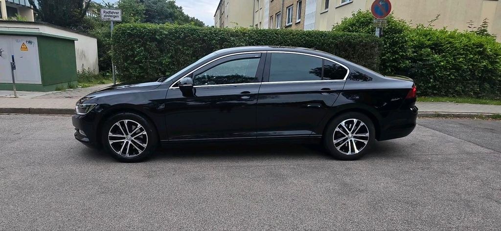 نمای دیگر فولکس واگن پاسات b8 2.0 TDI وضعیت عالی