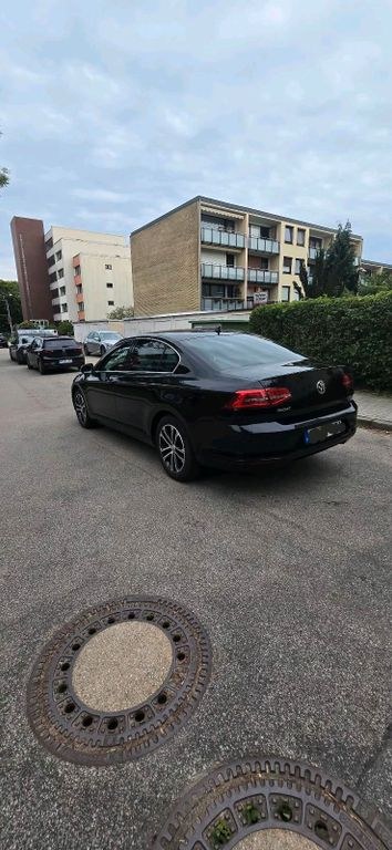 نمای دیگر فولکس واگن پاسات b8 2.0 TDI وضعیت عالی
