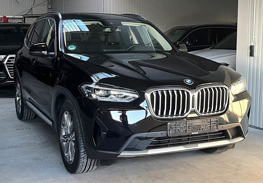 نمای دیگر بی ام و xDrive 30d هیبرید ملایم