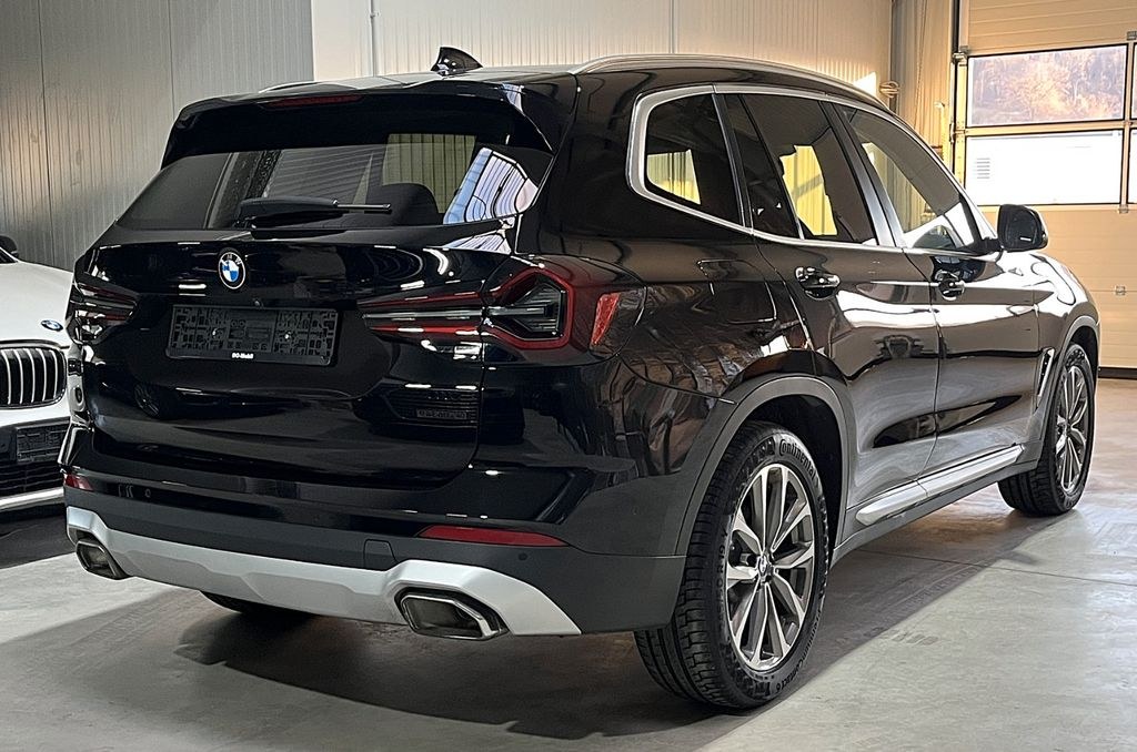 نمای دیگر بی ام و xDrive 30d هیبرید ملایم