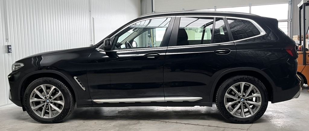 نمای دیگر بی ام و xDrive 30d هیبرید ملایم