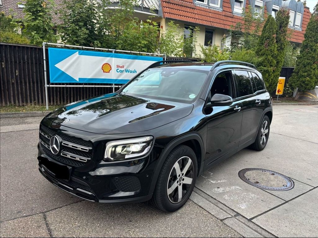 نمای دیگر مرسدس بنز GLB 220d Progressive
