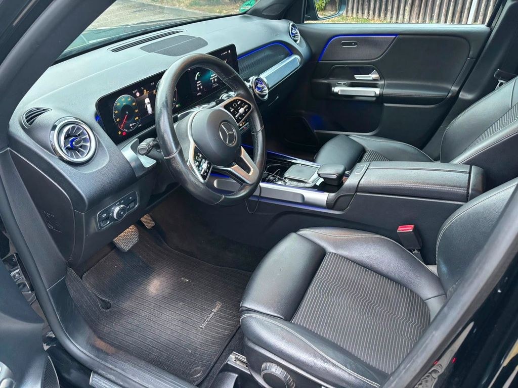 نمای دیگر مرسدس بنز GLB 220d Progressive