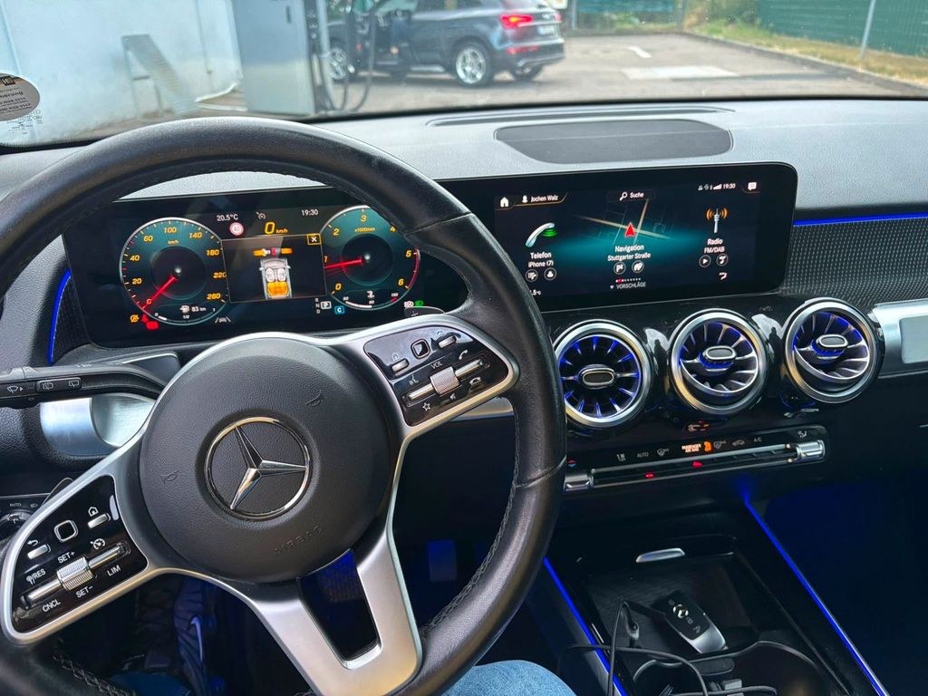 نمای دیگر مرسدس بنز GLB 220d Progressive