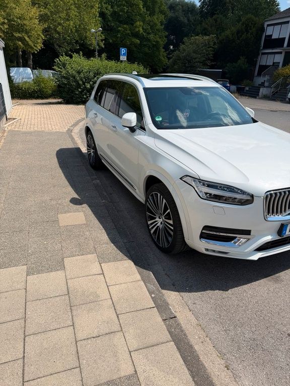 نمای دیگر ولوو XC90 اینسکریپشن