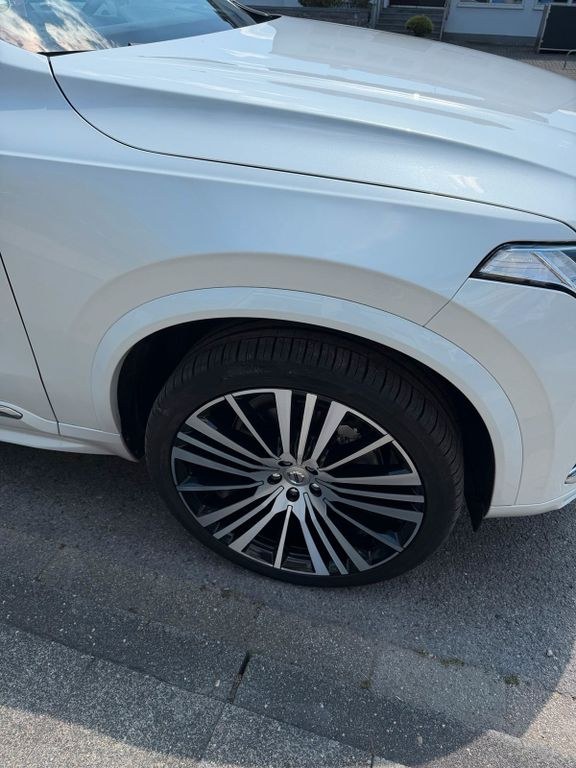 نمای دیگر ولوو XC90 اینسکریپشن