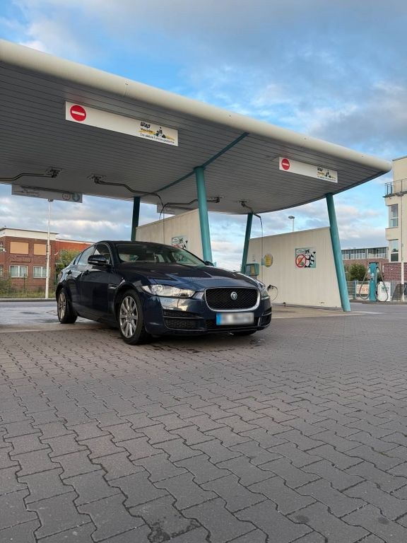 نمای دیگر Jaguar xe 2.0D