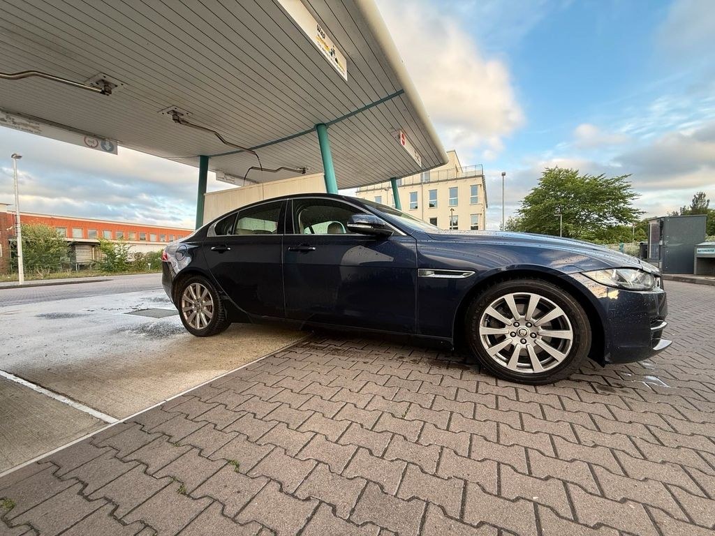 نمای دیگر Jaguar xe 2.0D
