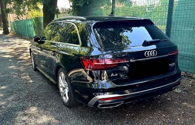 نمای دیگر آئودی A4 کواترو 2X-اس لاین 2l TDI 204 PS